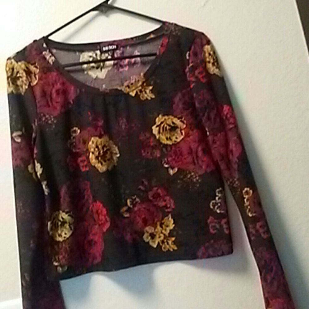 ๐ Tildon Crop Top - Picture 1 of 6